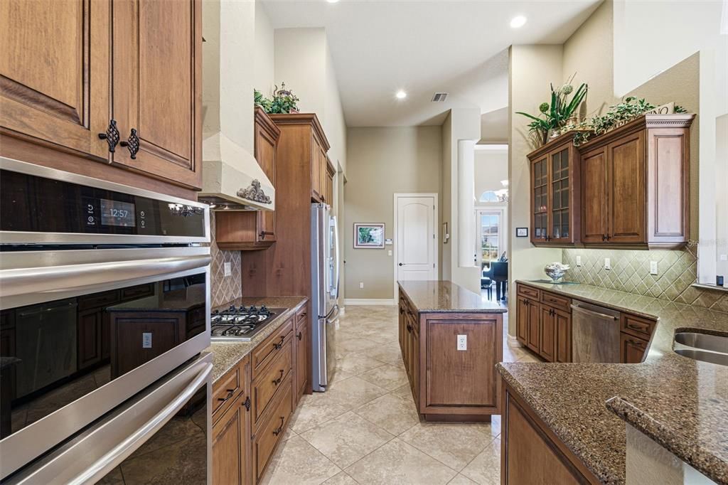 For Sale: $1,149,000 (3 beds, 2 baths, 3077 Square Feet)