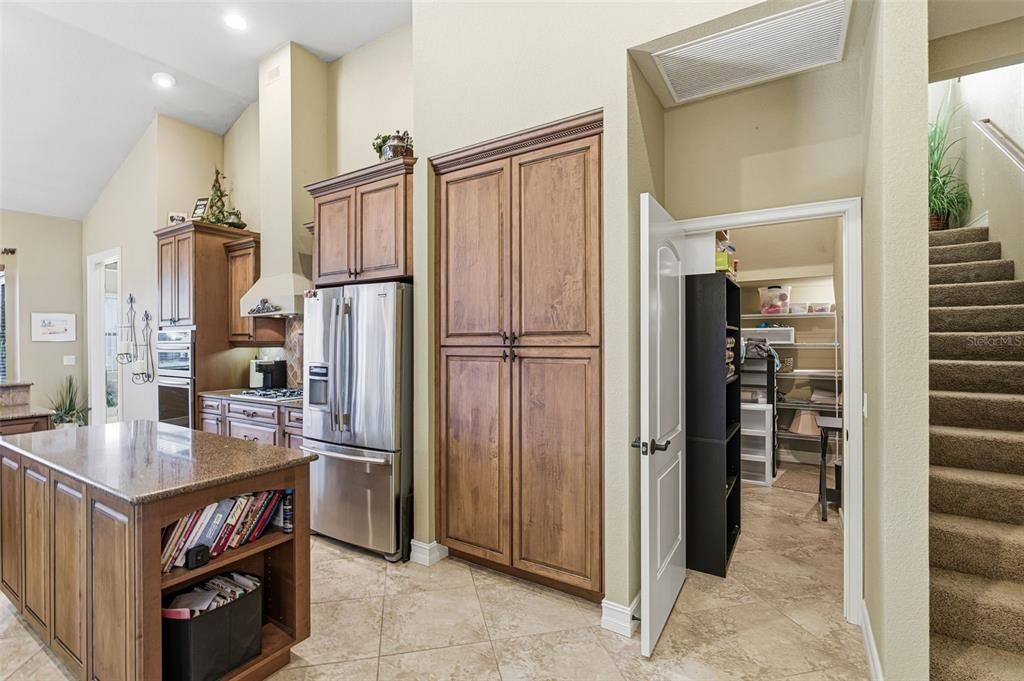 For Sale: $1,149,000 (3 beds, 2 baths, 3077 Square Feet)