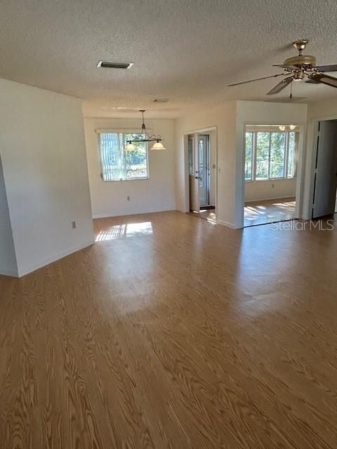 待售: $214,900 (2 贝兹, 2 浴室, 1432 平方英尺)