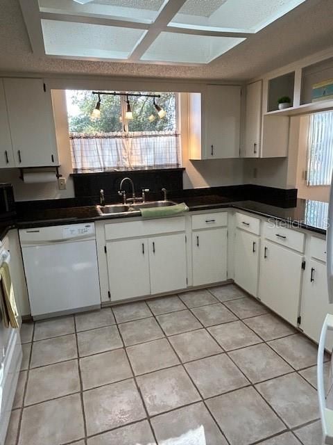 待售: $214,900 (2 贝兹, 2 浴室, 1432 平方英尺)