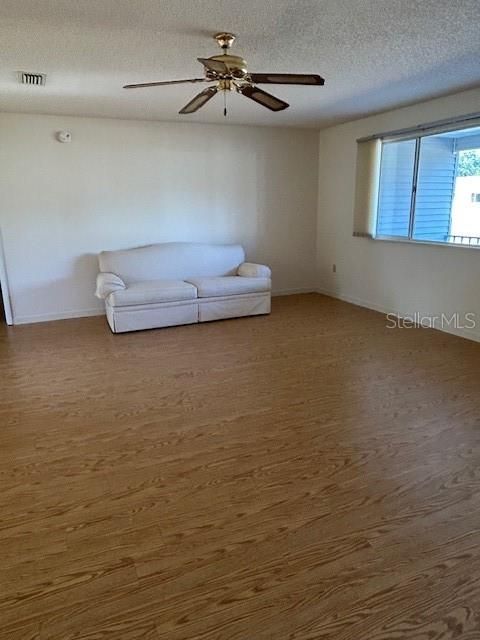 待售: $214,900 (2 贝兹, 2 浴室, 1432 平方英尺)