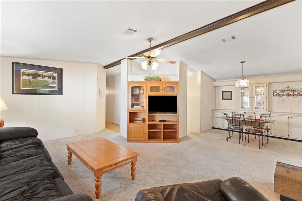 For Sale: $195,000 (2 beds, 2 baths, 1456 Square Feet)