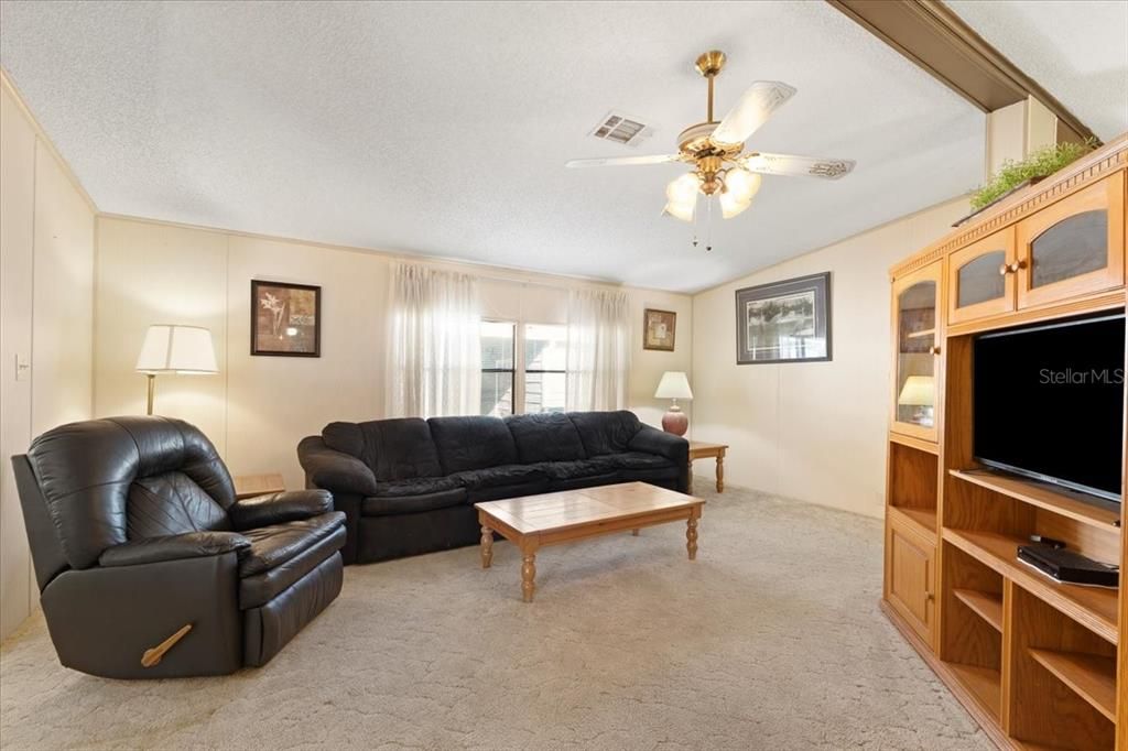 For Sale: $195,000 (2 beds, 2 baths, 1456 Square Feet)