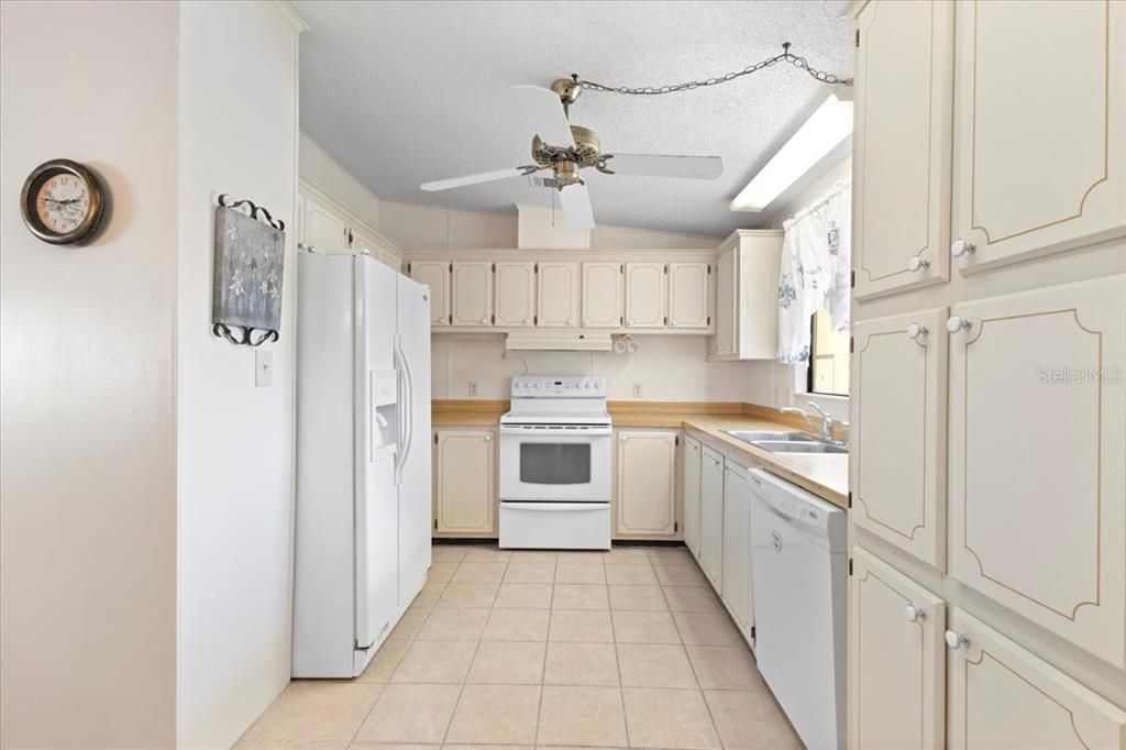 For Sale: $195,000 (2 beds, 2 baths, 1456 Square Feet)