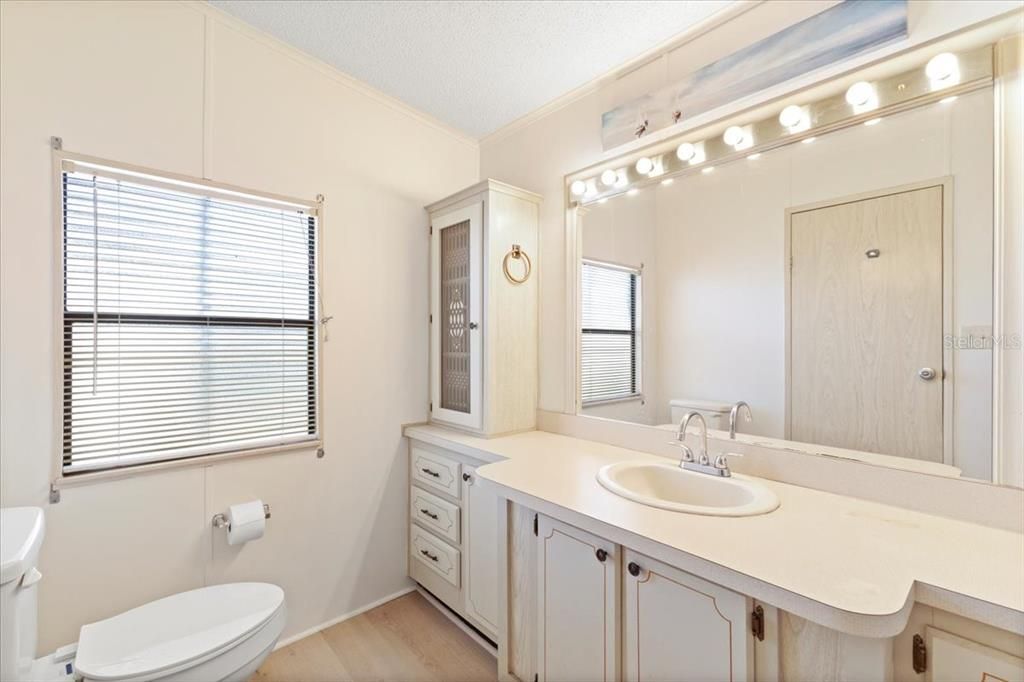 For Sale: $195,000 (2 beds, 2 baths, 1456 Square Feet)