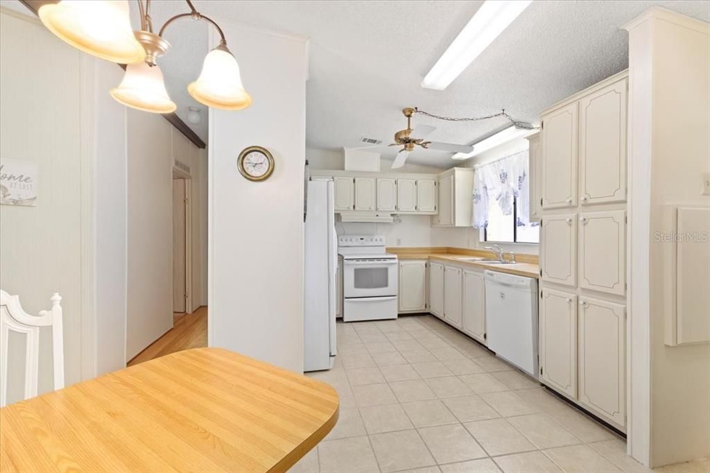 For Sale: $195,000 (2 beds, 2 baths, 1456 Square Feet)