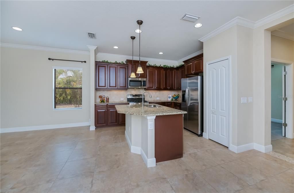 For Sale: $334,900 (2 beds, 2 baths, 1532 Square Feet)