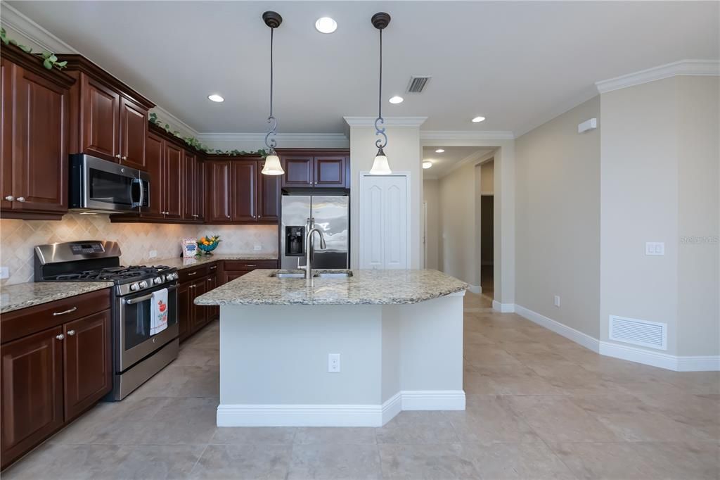 For Sale: $334,900 (2 beds, 2 baths, 1532 Square Feet)