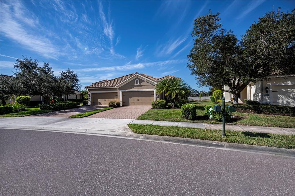 For Sale: $334,900 (2 beds, 2 baths, 1532 Square Feet)