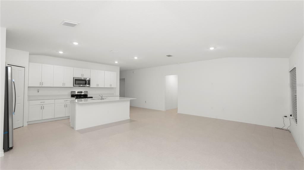 待售: $345,000 (4 贝兹, 3 浴室, 2174 平方英尺)