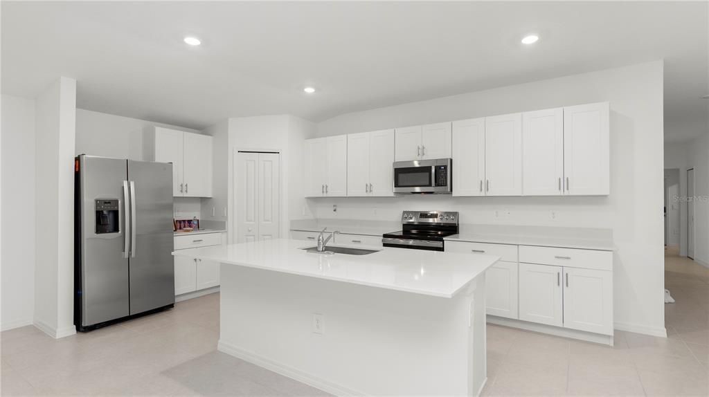 待售: $345,000 (4 贝兹, 3 浴室, 2174 平方英尺)