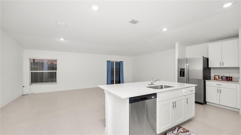 待售: $345,000 (4 贝兹, 3 浴室, 2174 平方英尺)