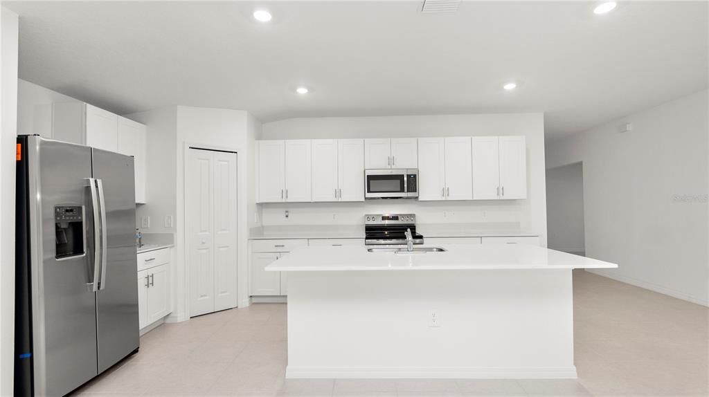 待售: $345,000 (4 贝兹, 3 浴室, 2174 平方英尺)