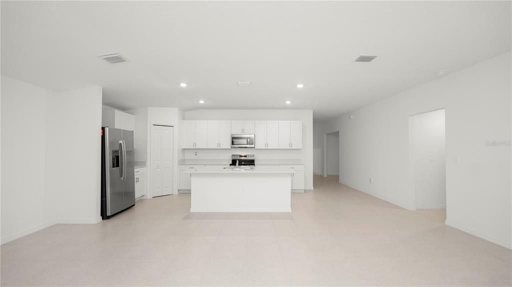 待售: $345,000 (4 贝兹, 3 浴室, 2174 平方英尺)