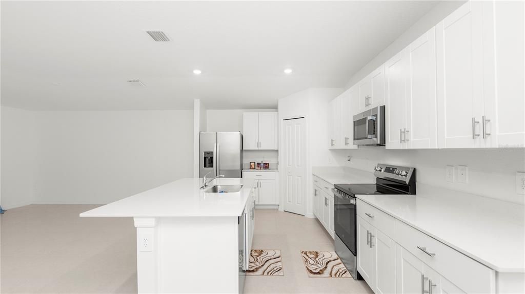 待售: $345,000 (4 贝兹, 3 浴室, 2174 平方英尺)