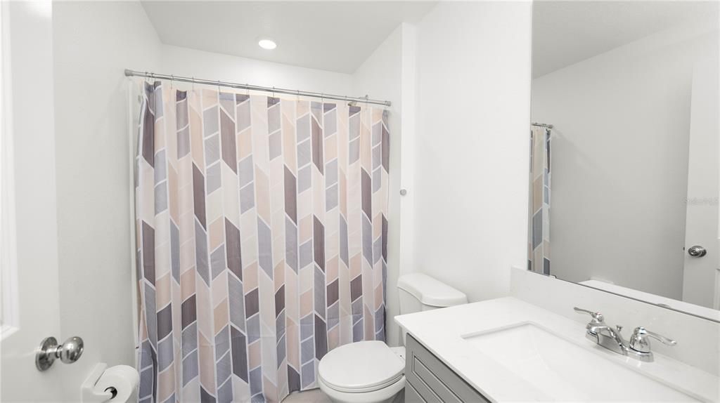 待售: $345,000 (4 贝兹, 3 浴室, 2174 平方英尺)