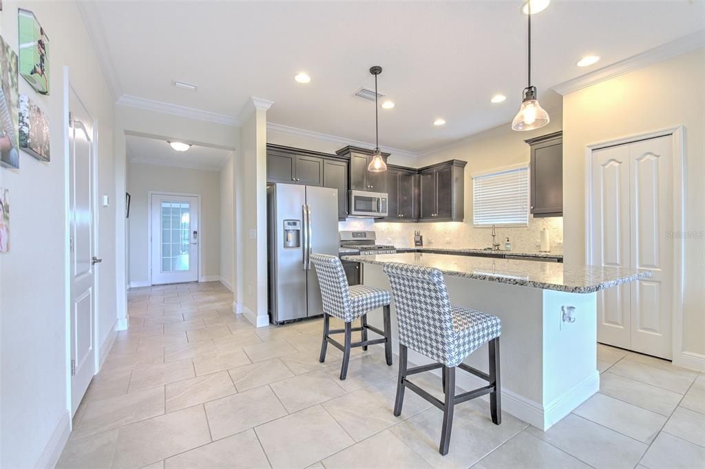 На продажу: $340,000 (2 спален, 2 ванн, 1435 Квадратных фут)