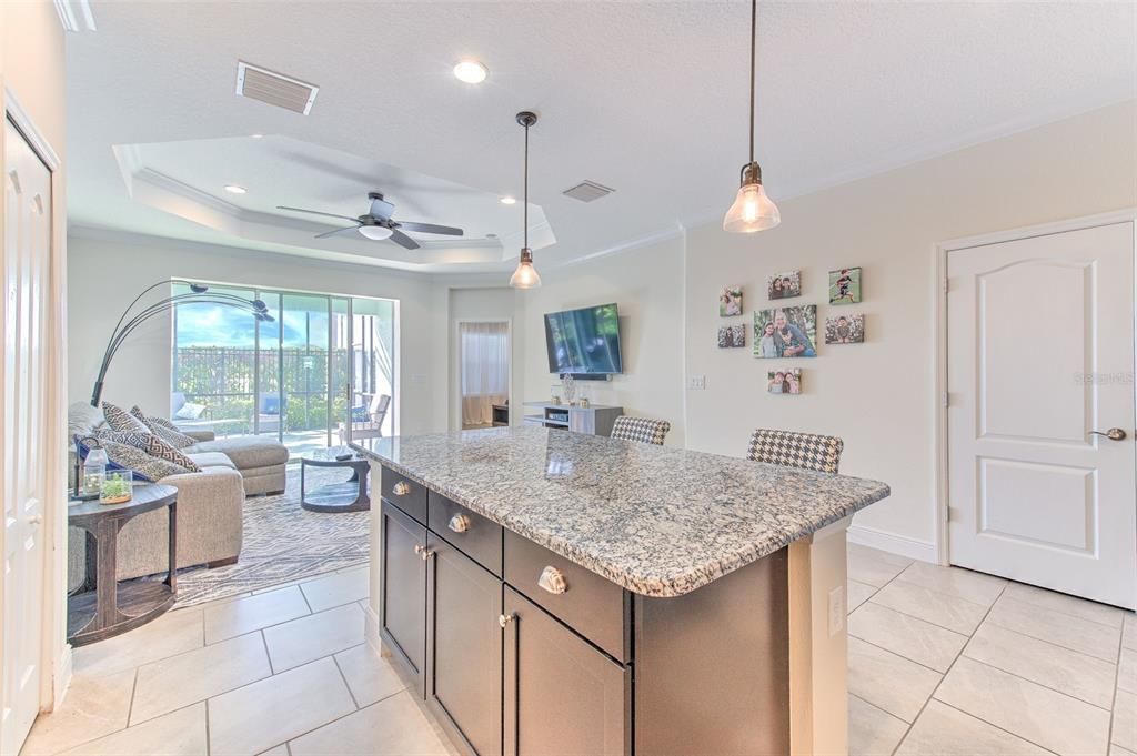 На продажу: $340,000 (2 спален, 2 ванн, 1435 Квадратных фут)