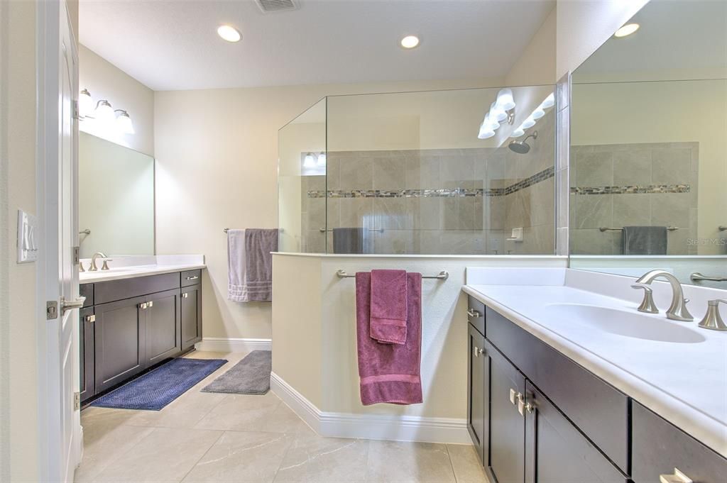 На продажу: $340,000 (2 спален, 2 ванн, 1435 Квадратных фут)