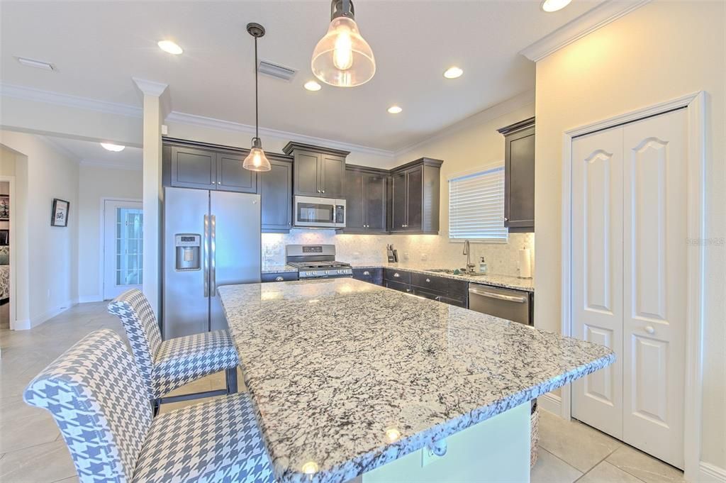 На продажу: $340,000 (2 спален, 2 ванн, 1435 Квадратных фут)