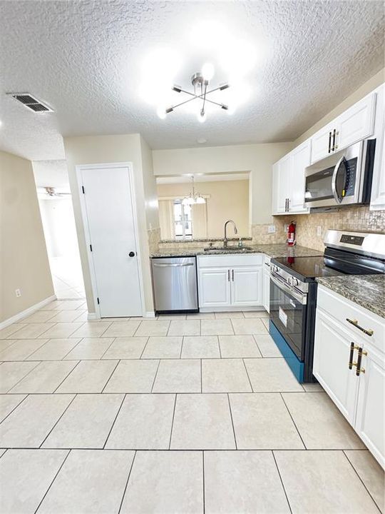 For Rent: $2,050 (3 beds, 2 baths, 1460 Square Feet)
