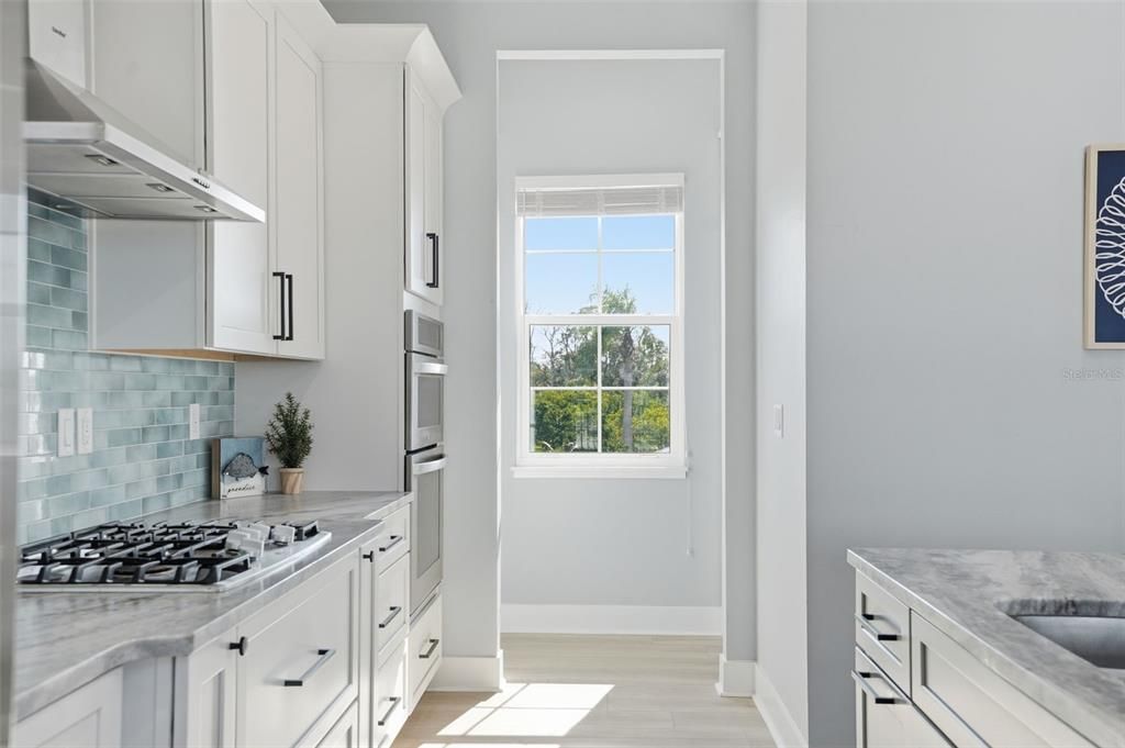 На продажу: $1,499,950 (3 спален, 2 ванн, 2580 Квадратных фут)