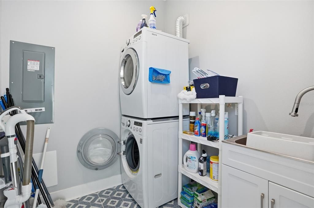 На продажу: $1,499,950 (3 спален, 2 ванн, 2580 Квадратных фут)