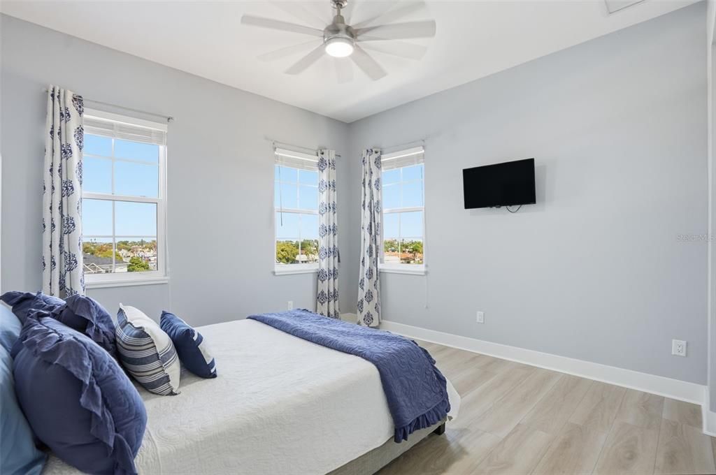 На продажу: $1,499,950 (3 спален, 2 ванн, 2580 Квадратных фут)