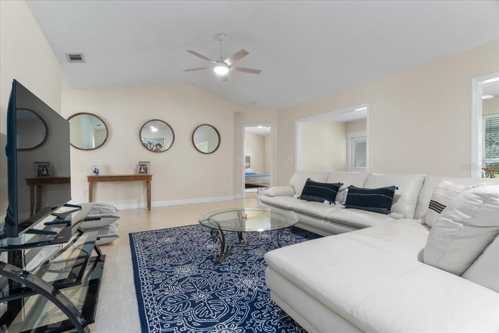 En Venta: $252,800 (3 camas, 2 baños, 1817 Pies cuadrados)