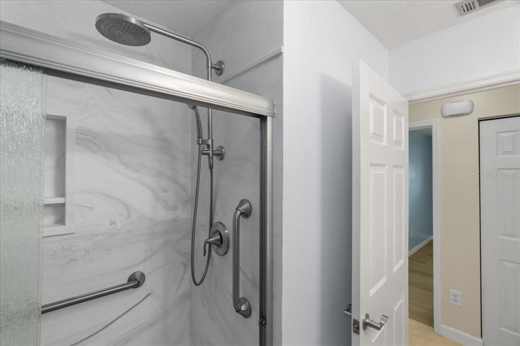 En Venta: $252,800 (3 camas, 2 baños, 1817 Pies cuadrados)