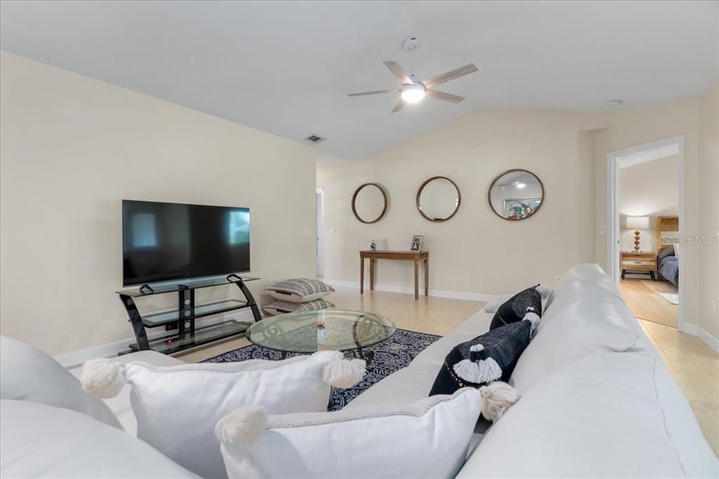 En Venta: $252,800 (3 camas, 2 baños, 1817 Pies cuadrados)