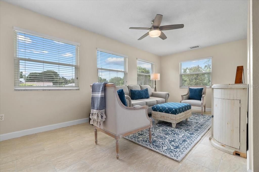 En Venta: $252,800 (3 camas, 2 baños, 1817 Pies cuadrados)