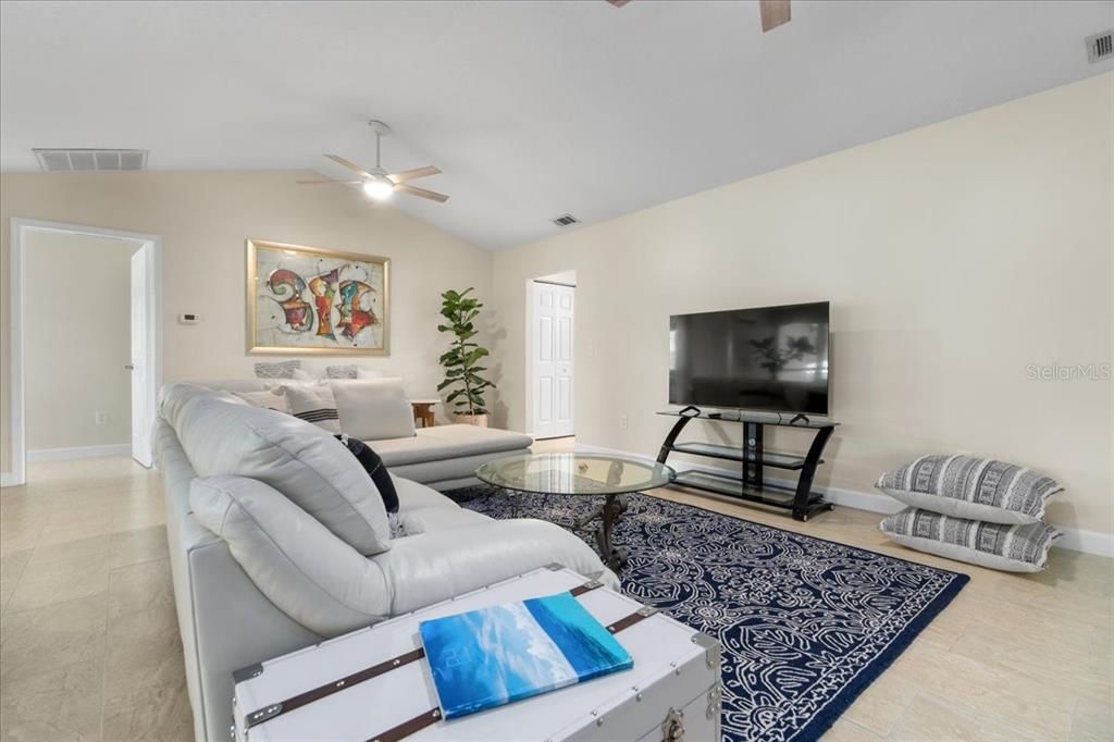 En Venta: $252,800 (3 camas, 2 baños, 1817 Pies cuadrados)