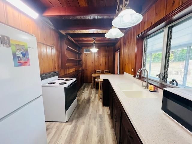 En Venta: $285,000 (2 camas, 1 baños, 912 Pies cuadrados)