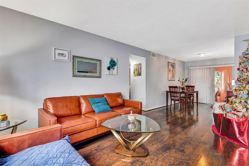 En Venta: $105,000 (2 camas, 2 baños, 909 Pies cuadrados)