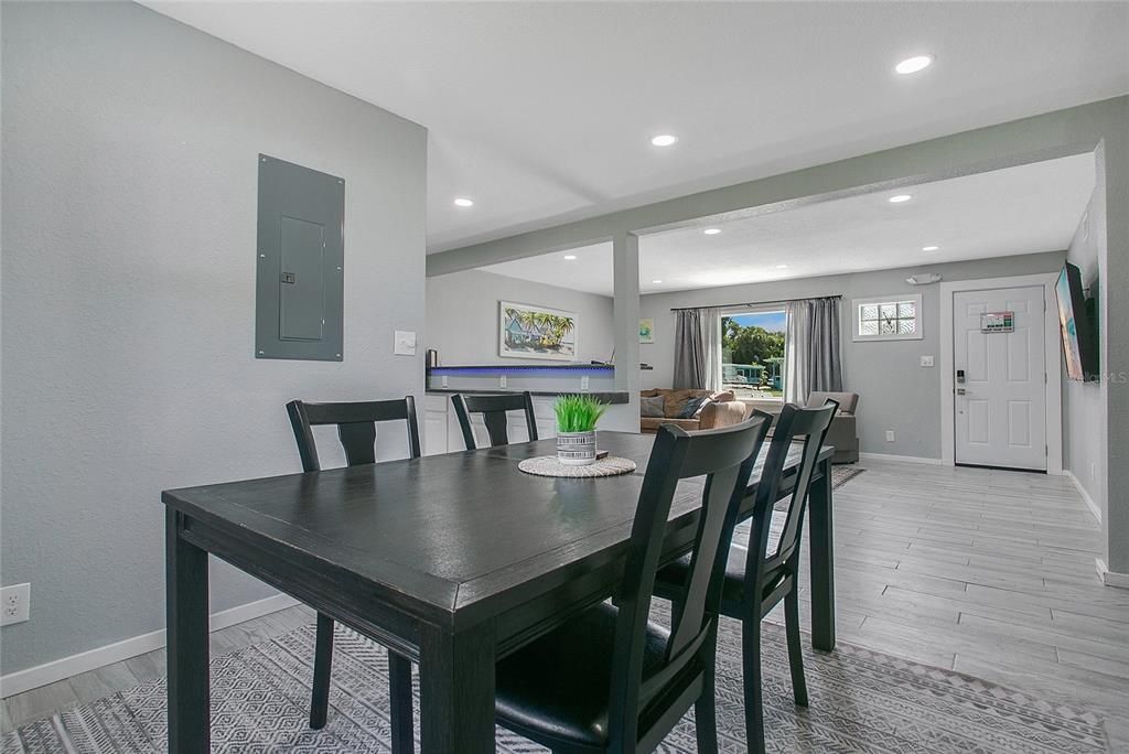 待售: $555,000 (3 贝兹, 2 浴室, 1104 平方英尺)