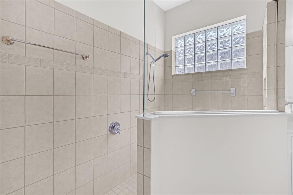 For Sale: $410,000 (3 beds, 2 baths, 1840 Square Feet)