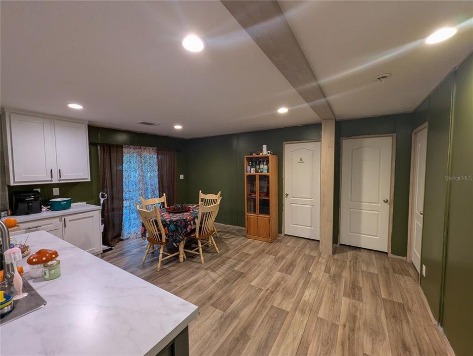 For Sale: $254,900 (3 beds, 2 baths, 1296 Square Feet)