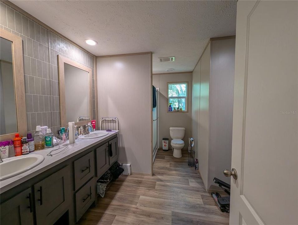 For Sale: $254,900 (3 beds, 2 baths, 1296 Square Feet)