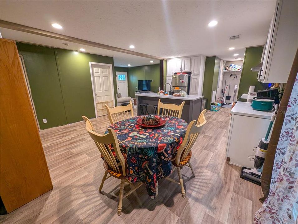 For Sale: $254,900 (3 beds, 2 baths, 1296 Square Feet)