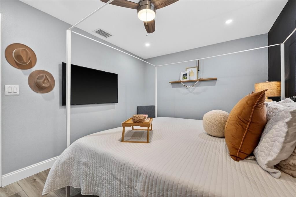 For Sale: $429,900 (3 beds, 1 baths, 1274 Square Feet)