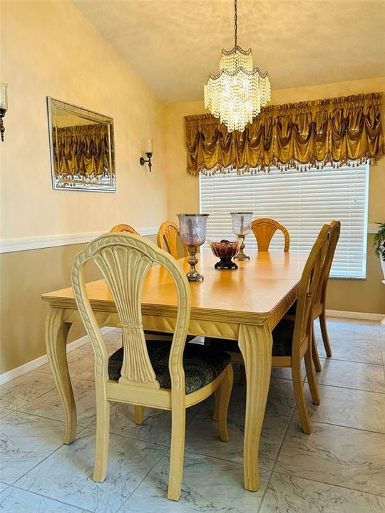 На продажу: $525,000 (5 спален, 3 ванн, 2317 Квадратных фут)