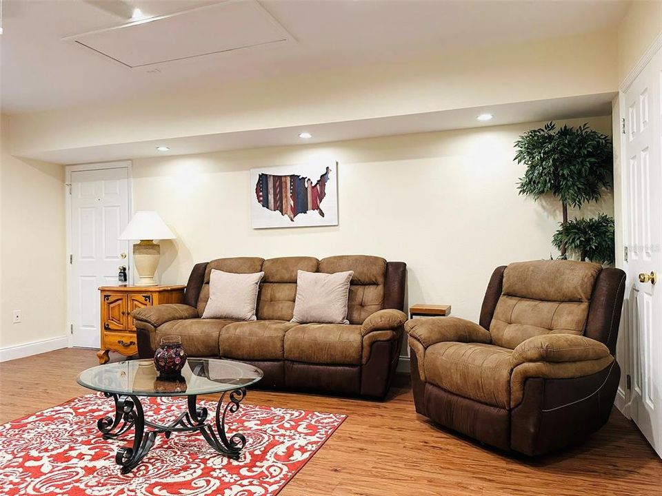 На продажу: $525,000 (5 спален, 3 ванн, 2317 Квадратных фут)