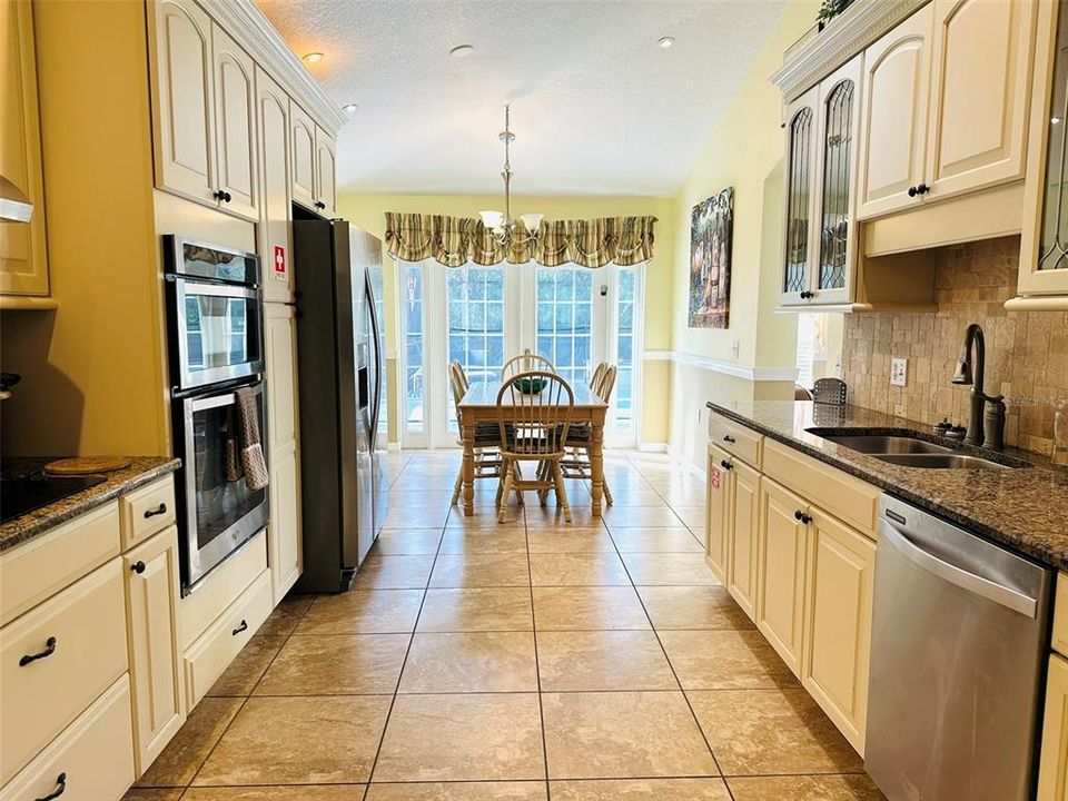 На продажу: $525,000 (5 спален, 3 ванн, 2317 Квадратных фут)