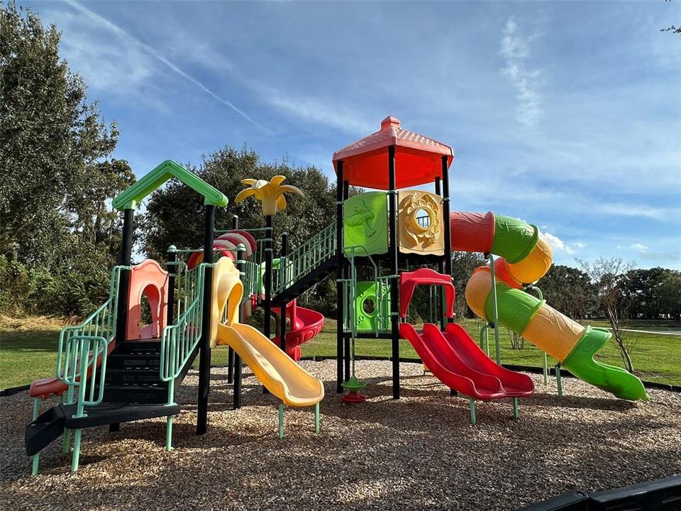 На продажу: $525,000 (5 спален, 3 ванн, 2317 Квадратных фут)