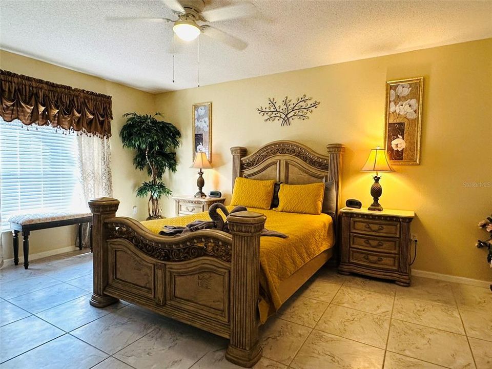 На продажу: $525,000 (5 спален, 3 ванн, 2317 Квадратных фут)