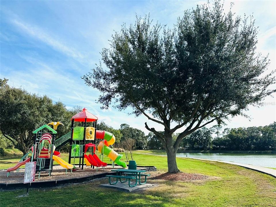 На продажу: $525,000 (5 спален, 3 ванн, 2317 Квадратных фут)