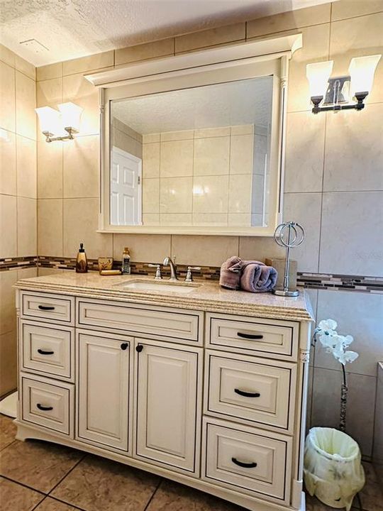 На продажу: $525,000 (5 спален, 3 ванн, 2317 Квадратных фут)