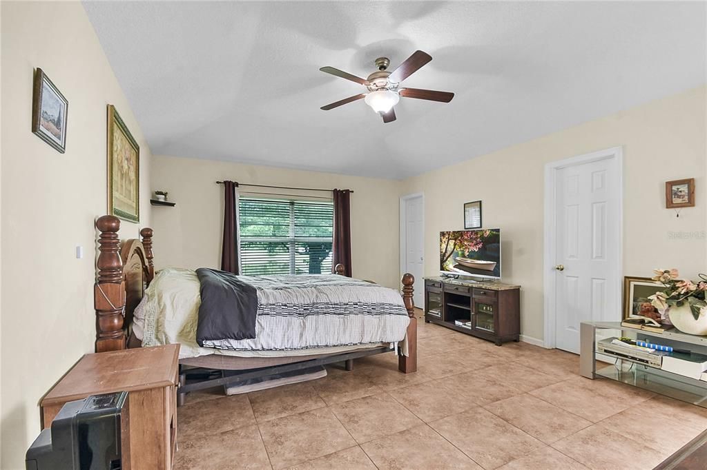 В аренду: $2,400 (4 спален, 2 ванн, 2043 Квадратных фут)