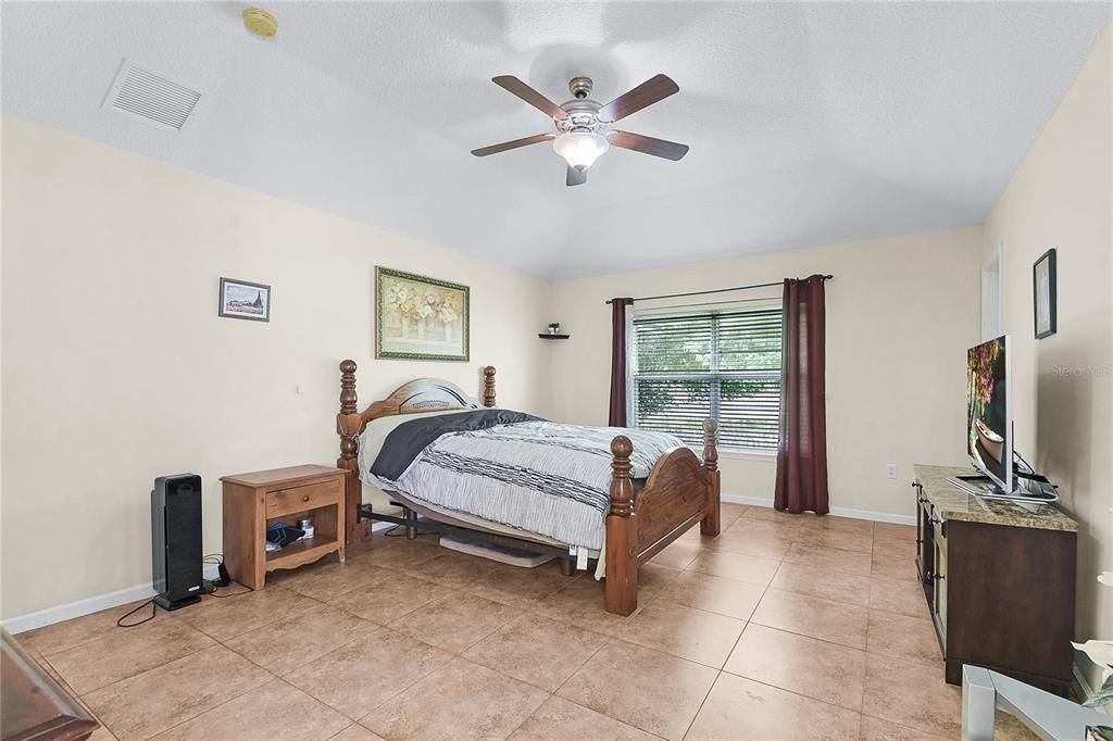 В аренду: $2,400 (4 спален, 2 ванн, 2043 Квадратных фут)